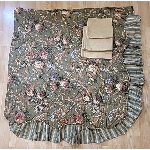 Vtg Cottage Core King Size Olive Green Floral Ruffled Bedspread w/Tan Sheet Set
